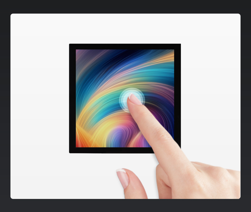 用一根手指触摸 4 英寸 IPS 电容触摸 LCD 屏幕,展示触摸效果
